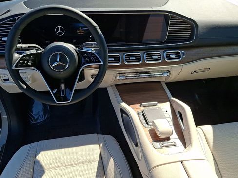 Used 2025 Mercedes-Benz GLE 580 4MATIC image 11