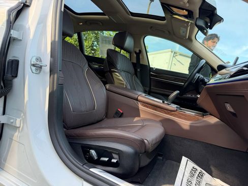 Used 2020 BMW 750i xDrive w/ Executive Package AWD/4WD image 15