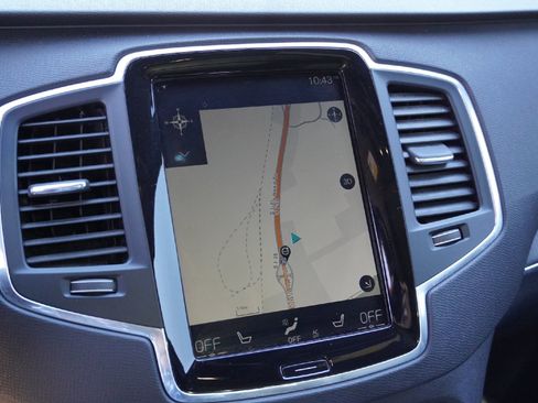 Used 2020 Volvo XC90 T6 Momentum w/ Advanced Package image 11