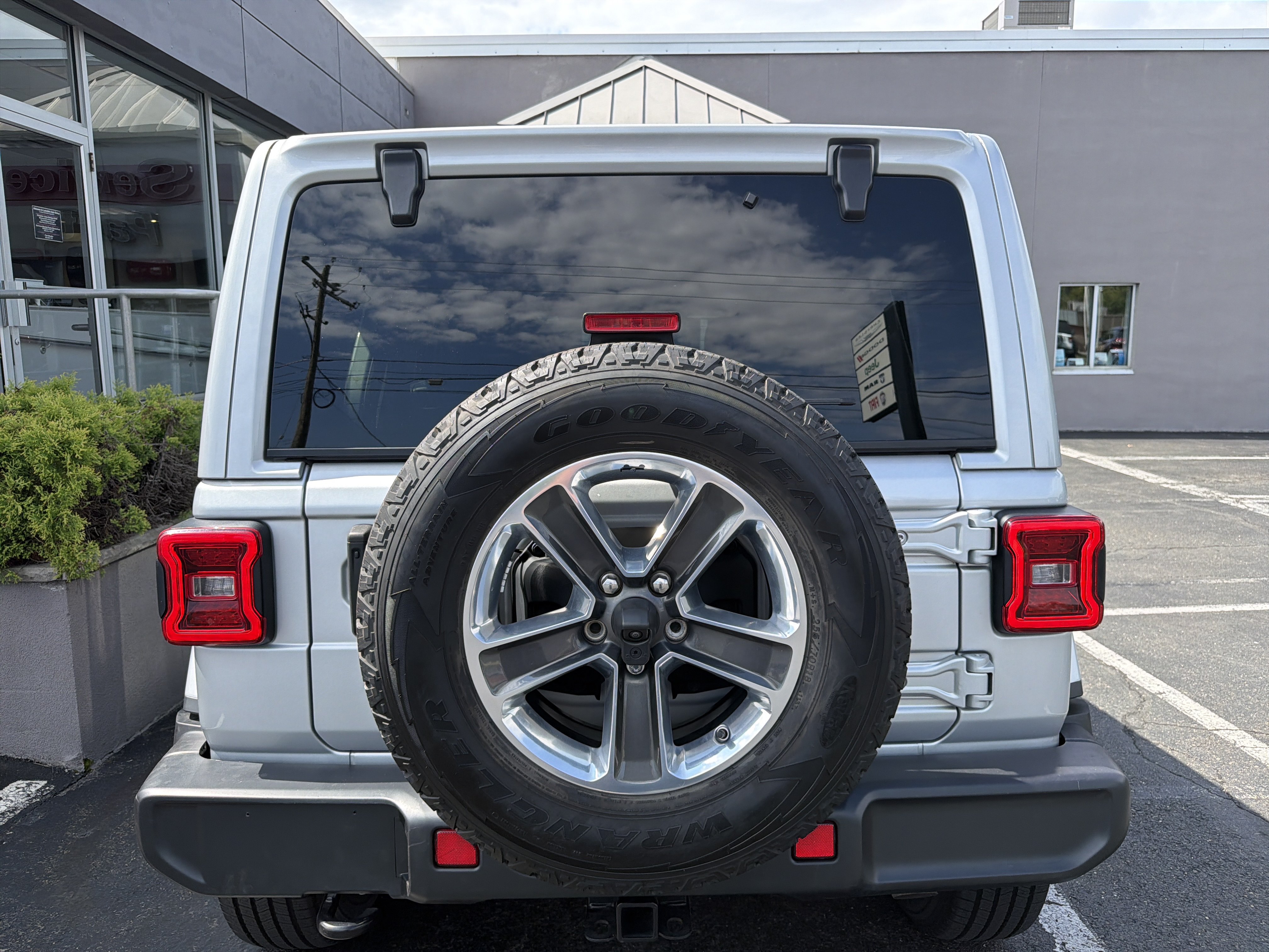 Certified 2022 Jeep Wrangler Unlimited Sahara w/ LED Lighting Group AWD/4WD image 6