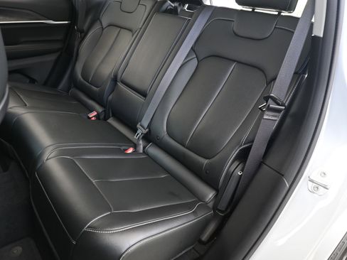 Used 2023 Jeep Grand Cherokee 4WD 4xe image 18