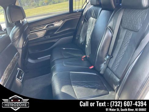 Used 2019 BMW 750i image 20