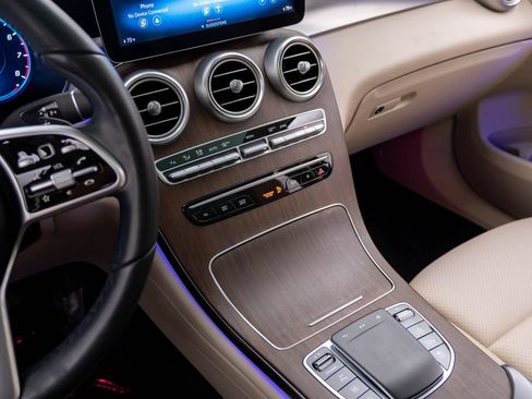 Used 2022 Mercedes-Benz GLC 300 4MATIC image 12
