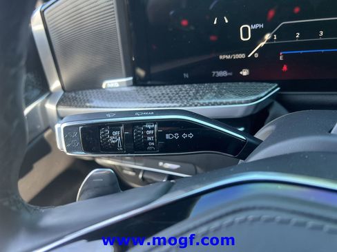 Used 2025 Cadillac Escalade V AWD/4WD image 12