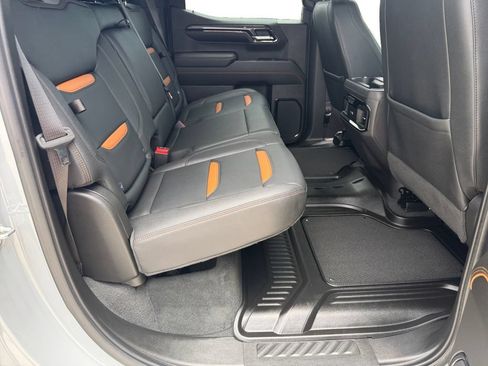 Used 2024 GMC Sierra 1500 AT4 w/ Technology Package AWD/4WD image 17