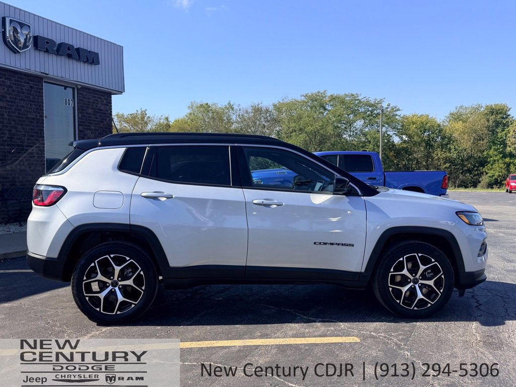 Used 2025 Jeep Compass Limited AWD/4WD image 6