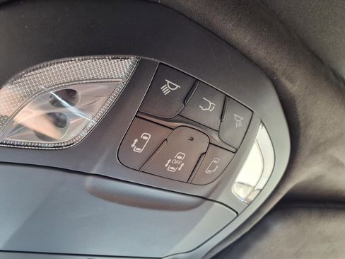 Used 2026 Chrysler Pacifica Pinnacle w/ Trailer Tow Group FWD image 15
