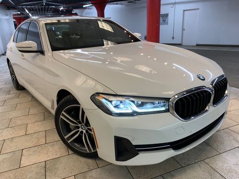 Used 2022 BMW 530i xDrive w/ Premium Package image 2