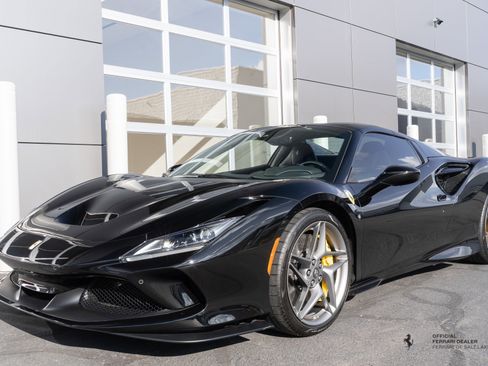 Certified 2021 Ferrari F8 Tributo image 1