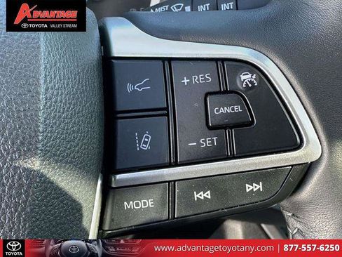 Certified 2025 Toyota Highlander XLE image 27