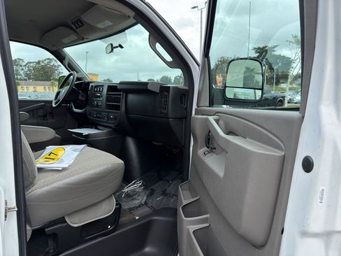 Used 2017 Chevrolet Express 3500 LT w/ LT Preferred Equipment Group image 16