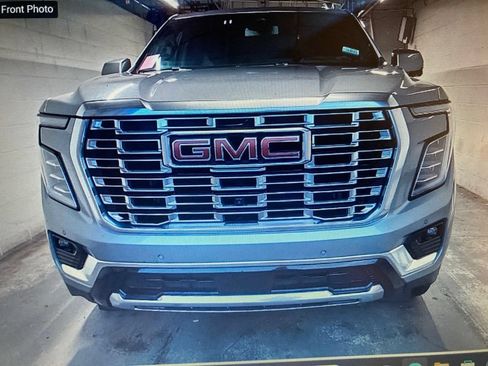 Used 2025 GMC Yukon XL Denali AWD/4WD image 3
