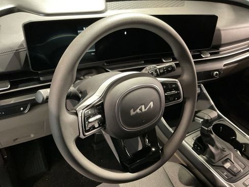 New 2026 Kia Carnival LX image 12