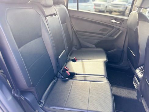 Used 2018 Volkswagen Tiguan SE w/ Panoramic Sunroof Package image 17