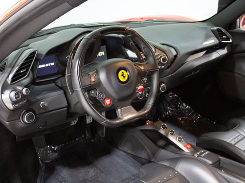 Used 2018 Ferrari 488 GTB RWD image 2