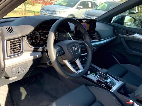 Used 2024 Audi Q5 2.0T Premium w/ Summer of Audi Package AWD/4WD image 17