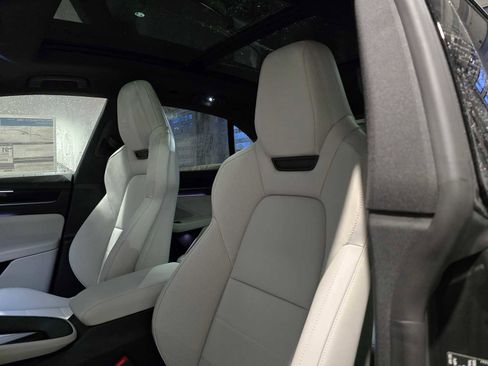 New 2025 Porsche Macan 4S Electric image 28