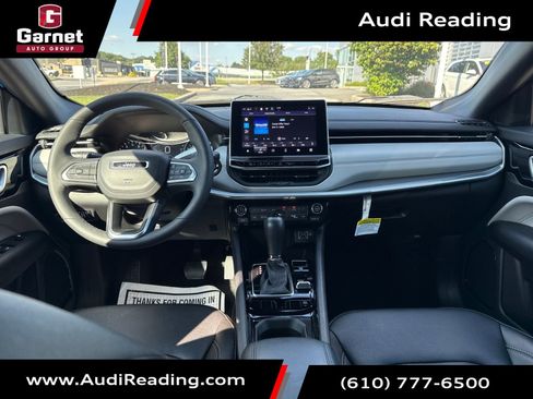 Used 2025 Jeep Compass Limited image 12