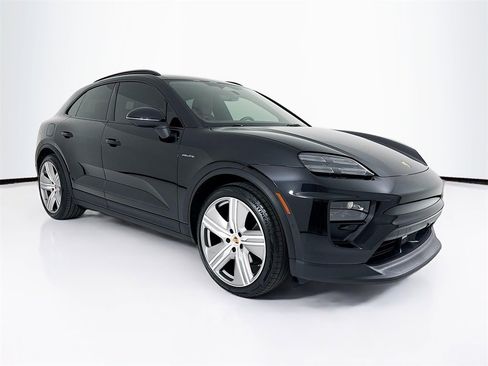 New 2025 Porsche Macan Electric image 7