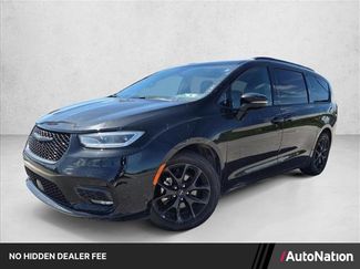 Used 2025 Chrysler Pacifica Limited FWD video 1