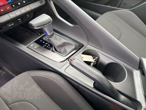Used 2025 Hyundai Elantra Sport image 26