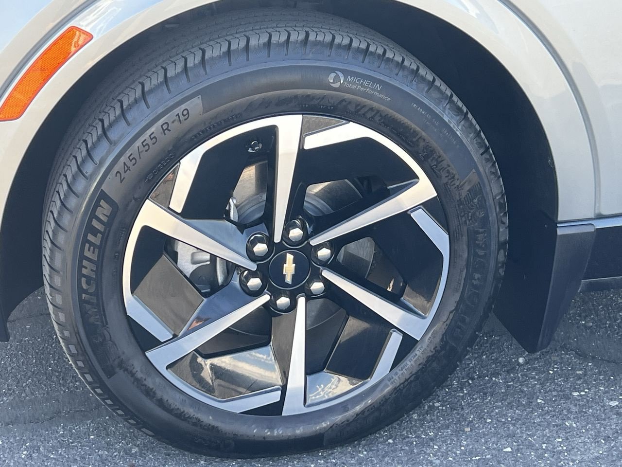 Certified 2024 Chevrolet Equinox EV LT w/ LPO, Blackout Package FWD image 34