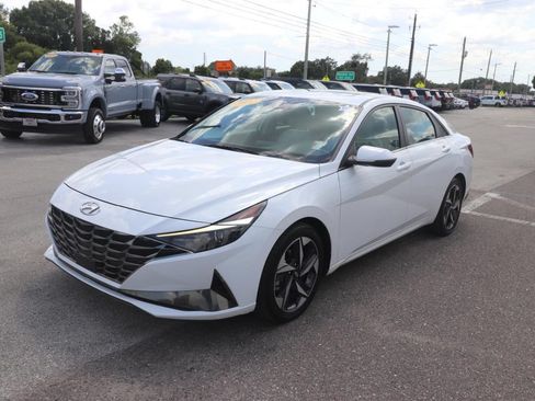 Used 2022 Hyundai Elantra Limited w/ Cargo Package FWD image 3