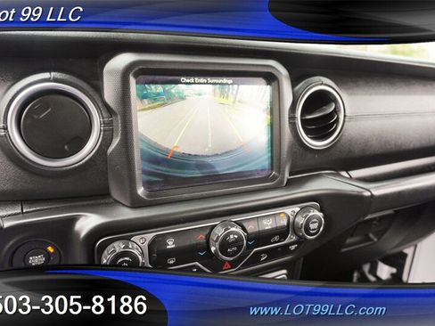 Used 2018 Jeep Wrangler Unlimited Sahara AWD/4WD image 33