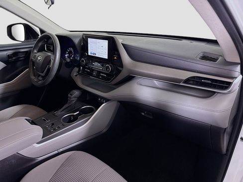 Used 2023 Toyota Highlander L image 30