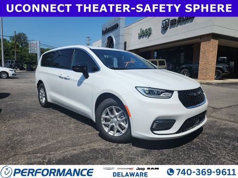 New 2026 Chrysler Pacifica Select image 1