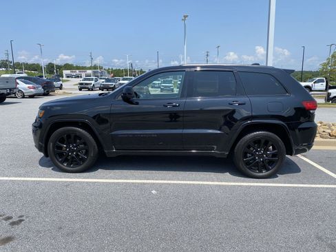 Used 2021 Jeep Grand Cherokee Laredo X RWD image 4