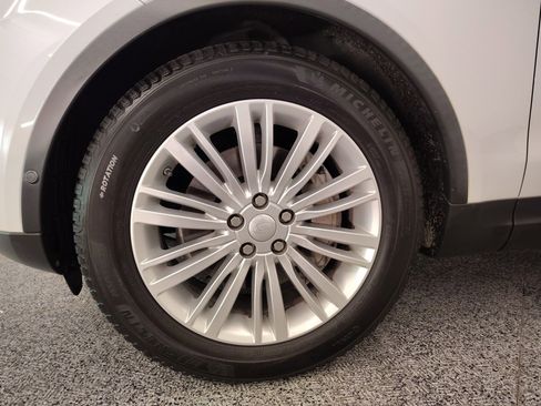 Used 2018 Land Rover Discovery HSE Luxury image 12