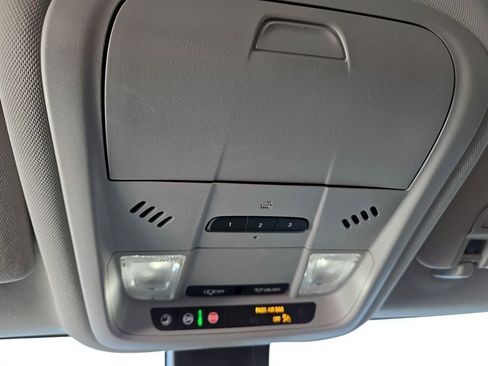 Used 2024 GMC Terrain SLT image 24