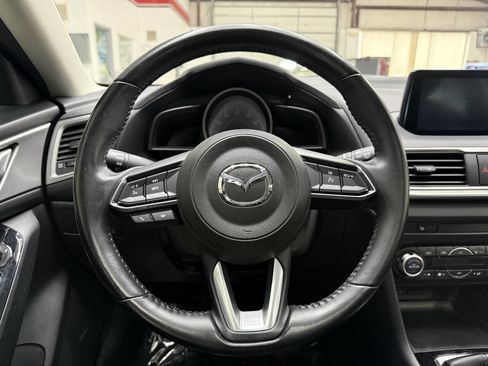 Used 2018 MAZDA MAZDA3 Touring FWD image 22