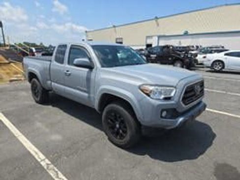 Used 2019 Toyota Tacoma SR5 RWD image 4