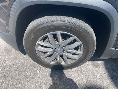 Used 2017 GMC Acadia SLE w/ Driver Alert Package I FWD image 19