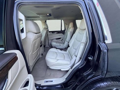 Used 2016 Cadillac Escalade Luxury AWD/4WD image 27