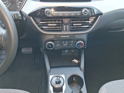 Used 2022 Ford Escape SE image 10