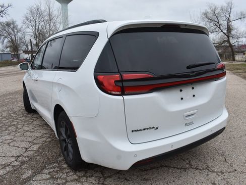 Used 2021 Chrysler Pacifica Touring-L w/ S Appearance Package image 5
