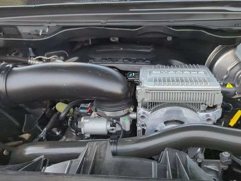 Used 2023 RAM 1500 Laramie AWD/4WD image 9
