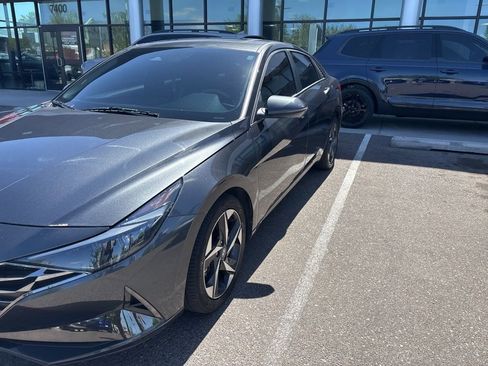 Used 2023 Hyundai Elantra Limited image 2