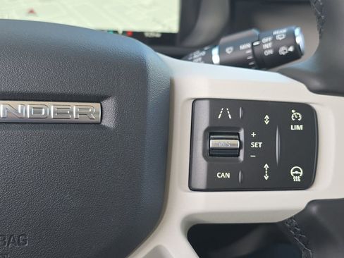 New 2026 Land Rover Defender 110 X-Dynamic SE image 18