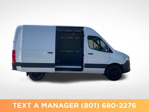 Used 2025 Mercedes-Benz Sprinter 2500 image 25