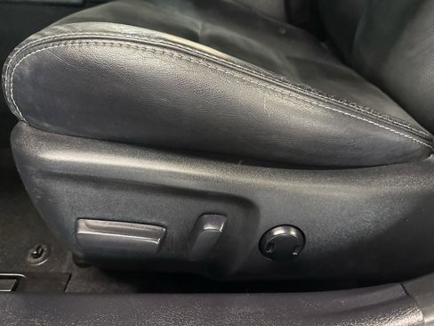 Used 2012 Toyota Camry SE w/ Leather Pkg FWD image 10