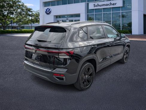 New 2026 Volkswagen Taos SE FWD image 7