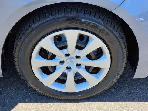 Used 2023 Toyota Corolla LE w/ Carpet Mat Package (TMS) FWD image 9