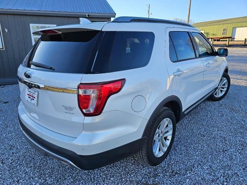 Used 2017 Ford Explorer XLT w/ Equipment Group 202A image 8