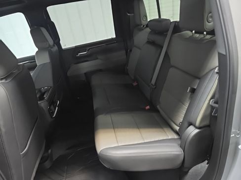Used 2025 Chevrolet Silverado 2500 ZR2 w/ Technology Package AWD/4WD image 37