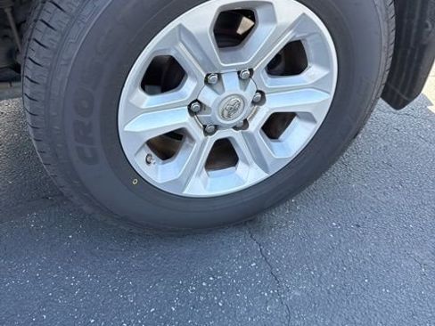 Used 2016 Toyota 4Runner SR5 Premium image 12