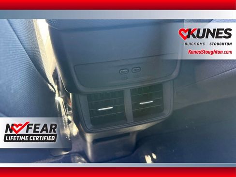 Used 2026 Chevrolet Equinox LT FWD image 37